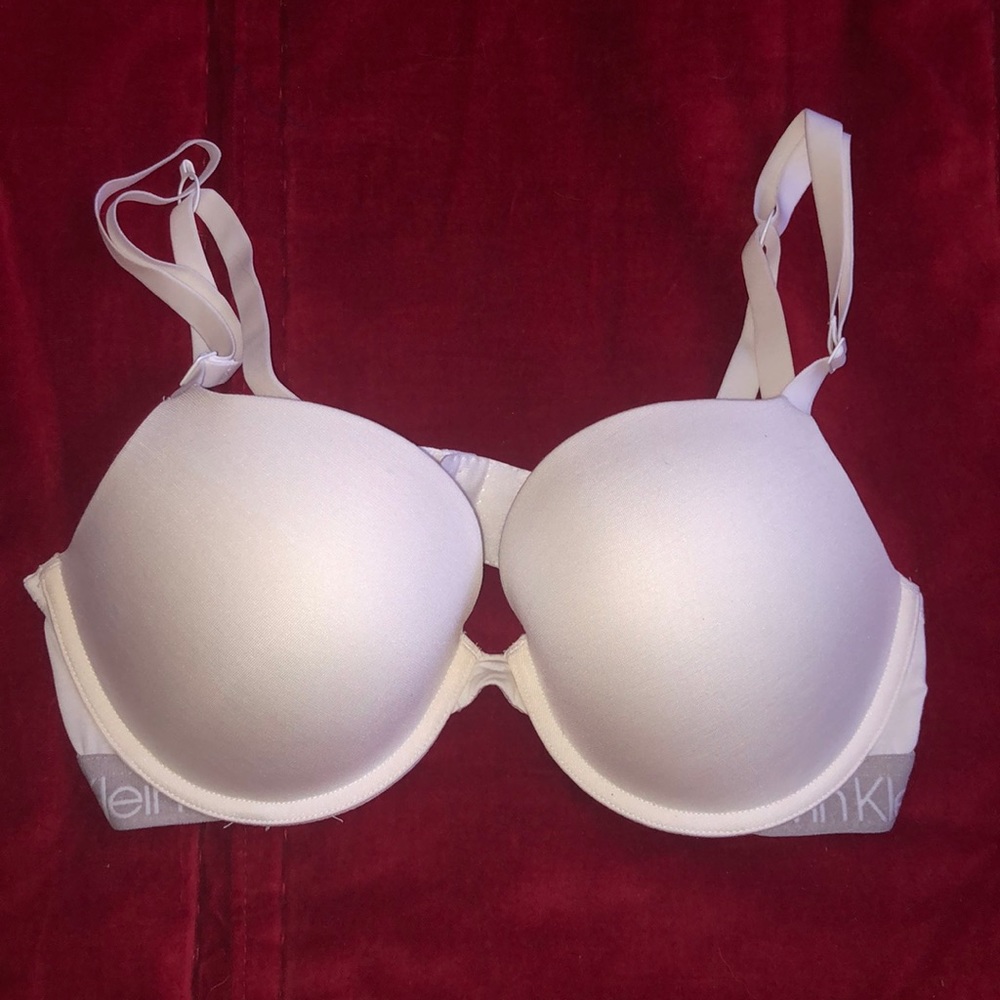 🔥WHITE CALVIN KLEIN BRA🔥